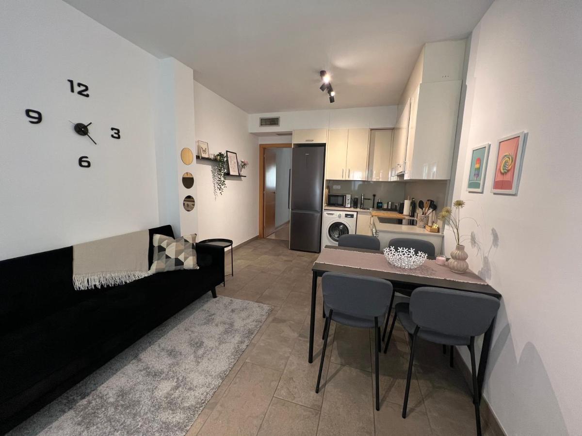 Cozy Apartment Well-Located In Terrassa, Barcelona Exterior foto