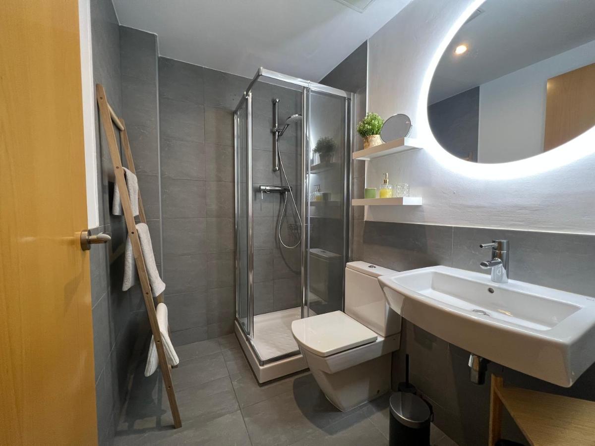 Cozy Apartment Well-Located In Terrassa, Barcelona Exterior foto